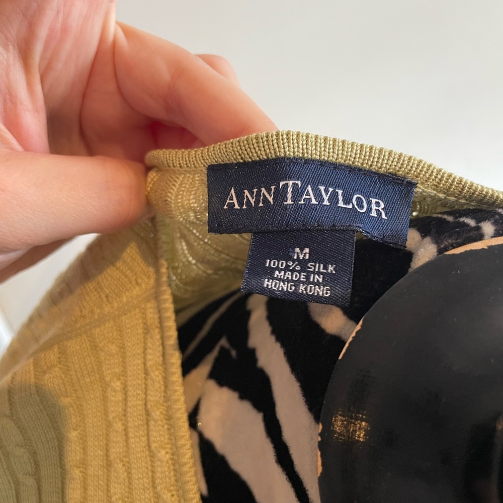 Rare Ann Taylor 100% Silk Cable Knit Sweater in Light Green - Picture 4 of 4